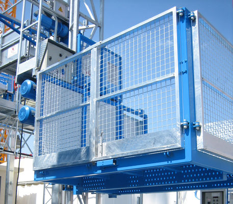 5 tonnellate sito di costruzione materiale di sollevamento colore personalizzato e sollevamento passeggeri con gabbia superiore aperta, le dimensioni possono essere personalizzate