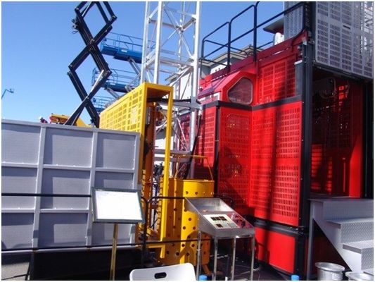 1.6 tonnellate di costruzioni, 300 metri di passeggeri e materiale.